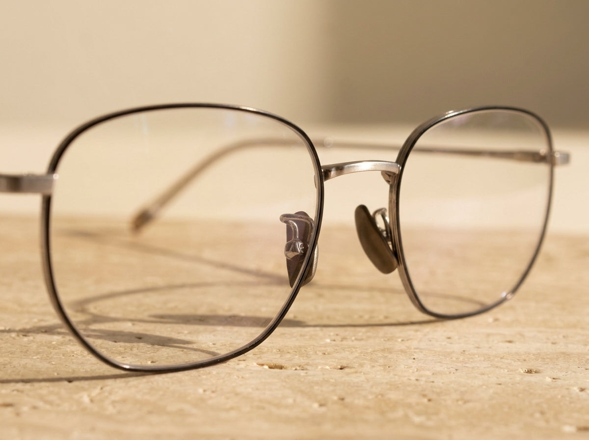 Close-up of the AERIS black frame and clear lens